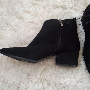 Black 9.5W booties